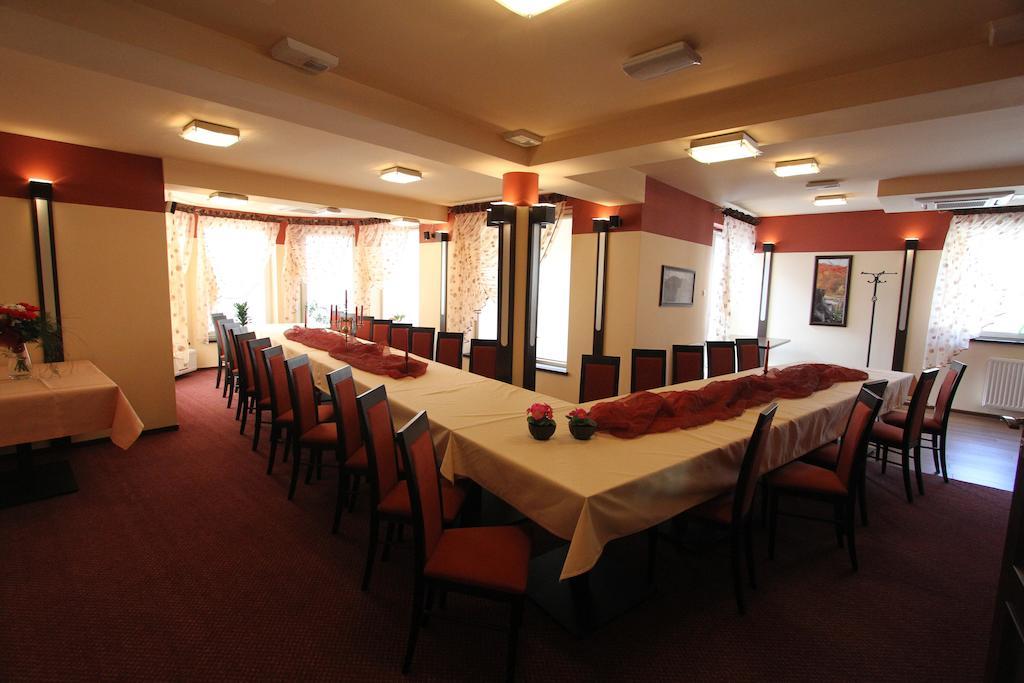 Hotel Na Rogatce Люблин Екстериор снимка