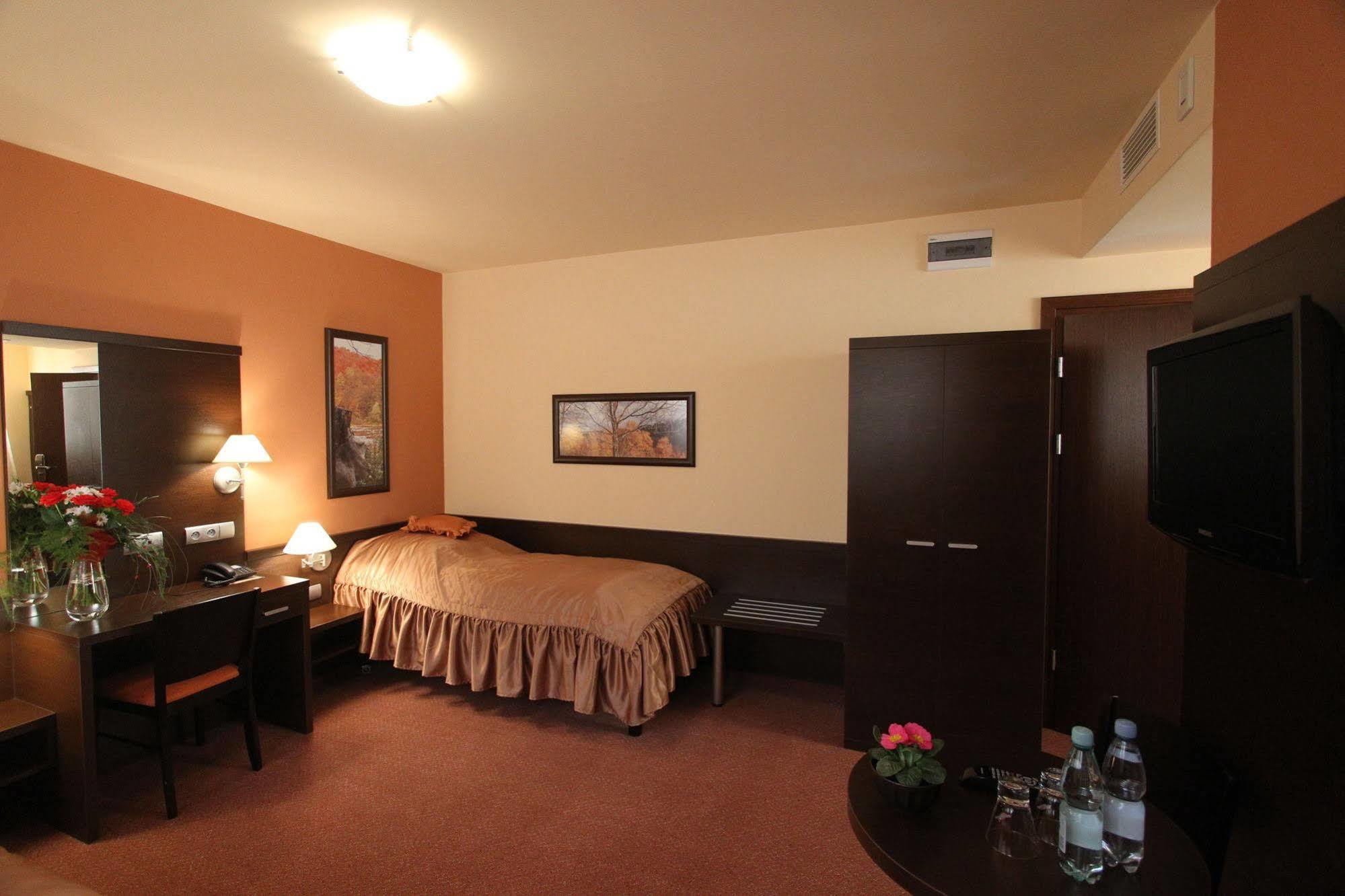 Hotel Na Rogatce Люблин Екстериор снимка