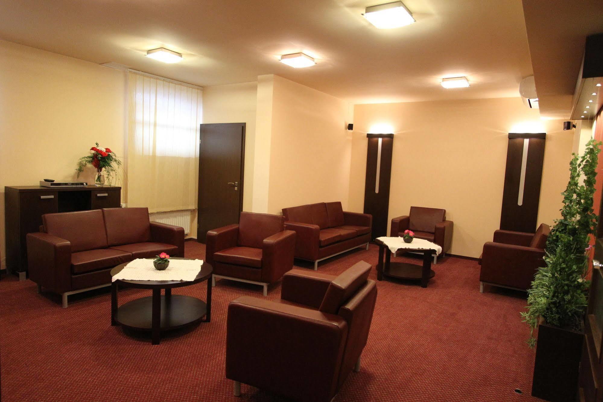 Hotel Na Rogatce Люблин Екстериор снимка